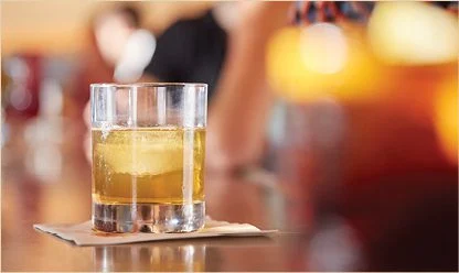 say-amenities-lounge-waterside-bars